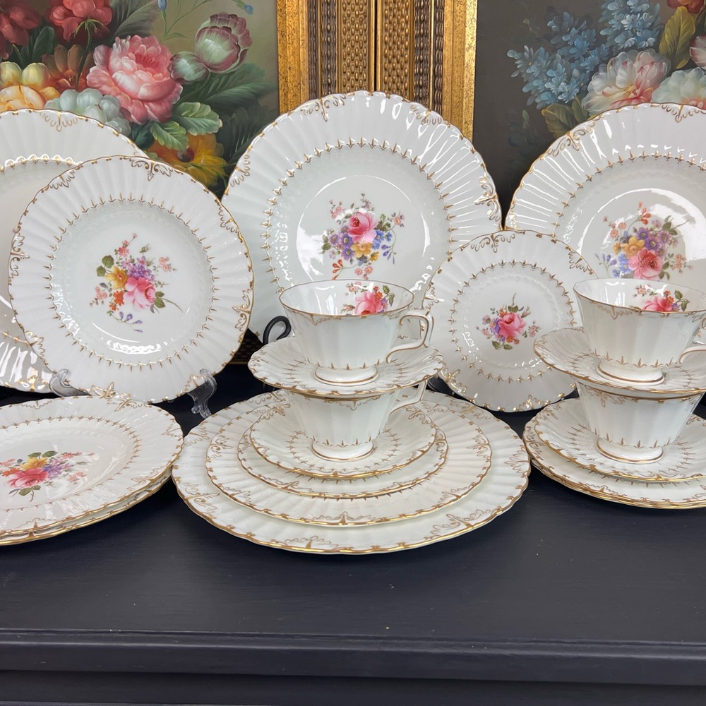 Elegant Floral Dinnerware Set with Gold Trim - Picture 5 of 10